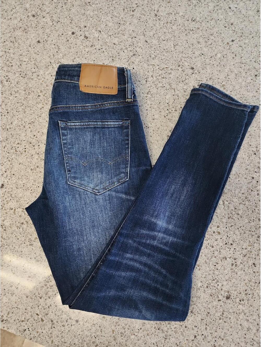 Jeans - Picture 2 of 9